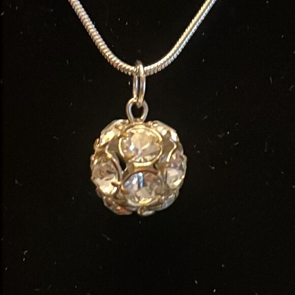 Handcrafted silver tone 18 inch necklace and pendant with clear stones. - Picture 2 of 2